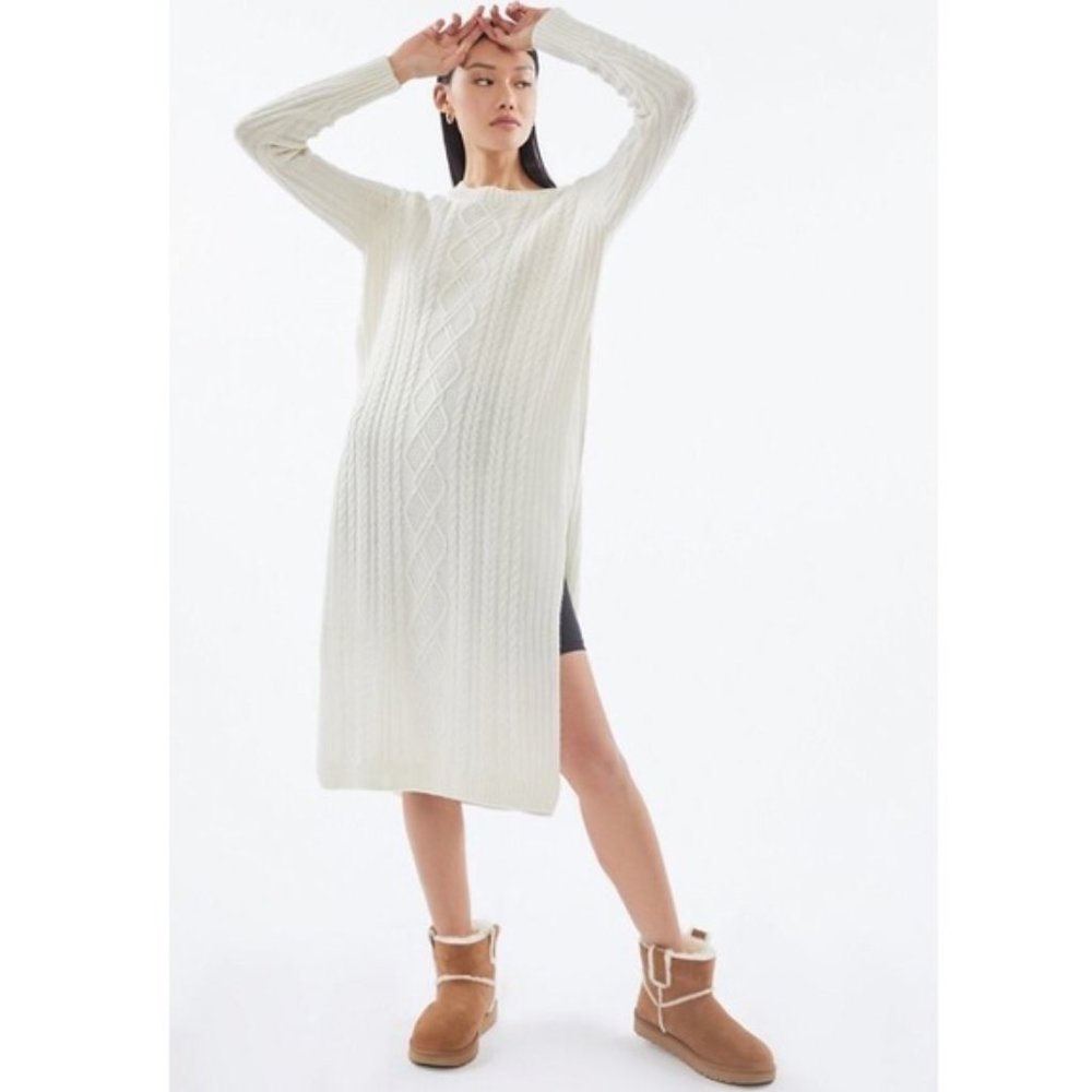 UO Destiny Cableknit Tunic Sweater
